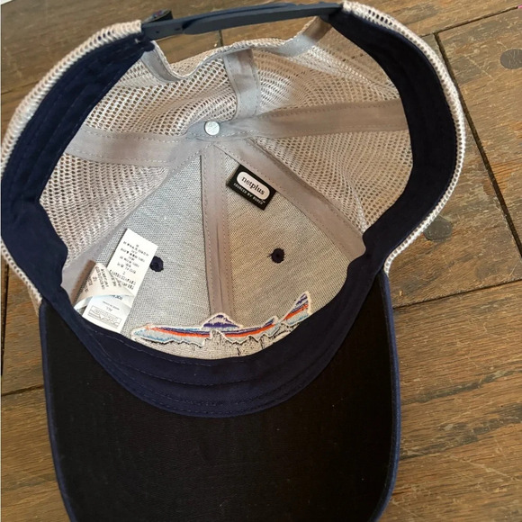 Patagonia Fitz Roy Trout Trucker Hat Adjustable - Picture 3 of 4